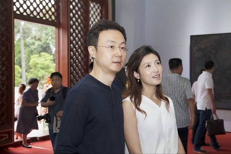 徐春妮老公，曝徐春妮老公大长腿，网友掀起关注热潮