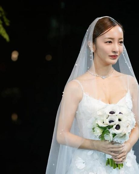 板野友美结婚，板野友美结婚，祝福幸福美满！