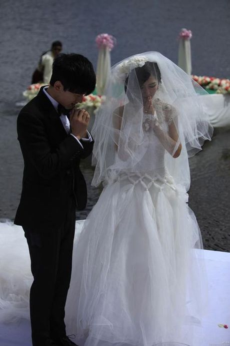 张杰谢娜婚纱照片，张杰谢娜浪漫婚纱照片 难掩好感情
